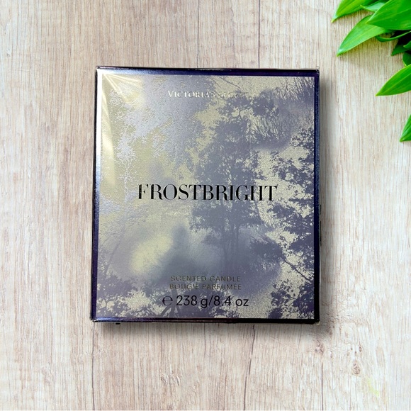 Victoria’s Secret FROSTBRIGHT Scented Candle - Picture 1 of 4